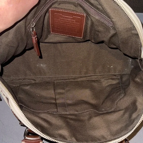 Vintage Coach White and Brown Penble Leather bag - Picture 3 of 16